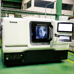 ▲High-precision wire electric discharge machine